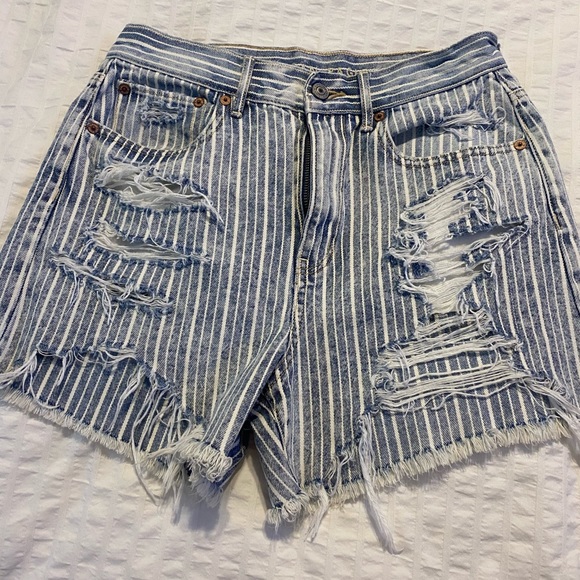 American Eagle 90s Boyfriend stripped shorts - Picture 1 of 3